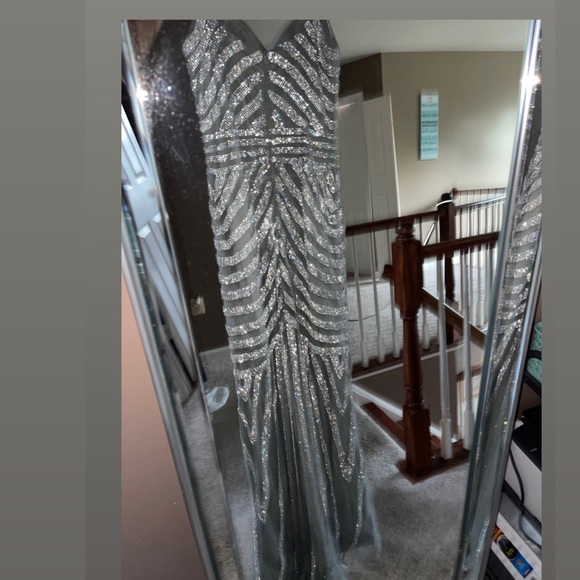 SILVER PROM DRESS - Picture 4 of 8